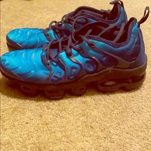 Vapor Max Plus (Big Kid , Men, or women)